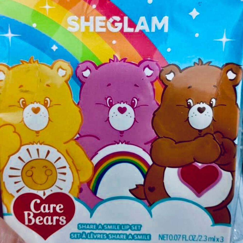 🌈New Care Bears “Share A Smile” Lip Kit w Pouch